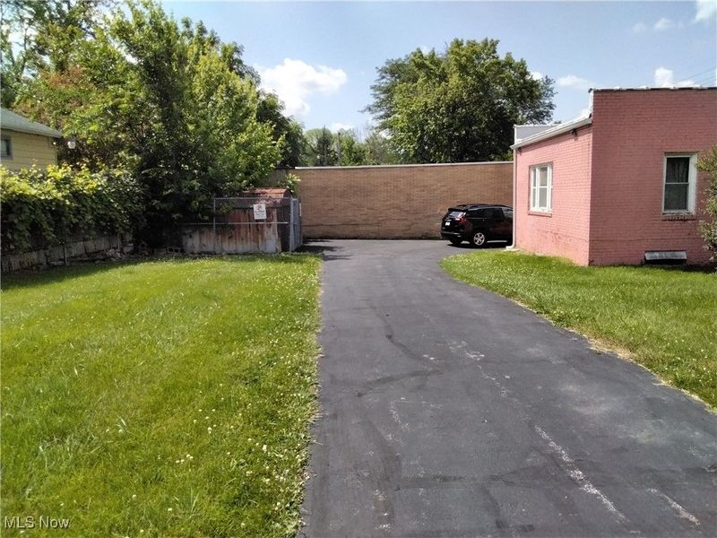 4563 Lee Road, Cleveland, OH 44128 Photo 7