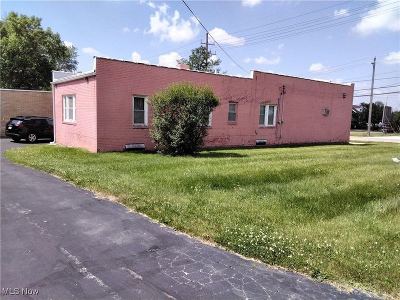 4563 Lee Road, Cleveland, OH 44128 Photo 8