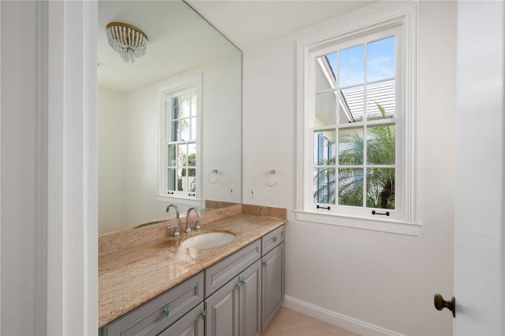 2136 S Porpoise Point Lane, Vero Beach, FL 32963 Photo