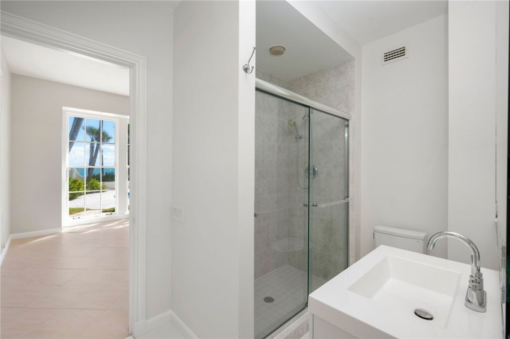 2136 S Porpoise Point Lane, Vero Beach, FL 32963 Photo