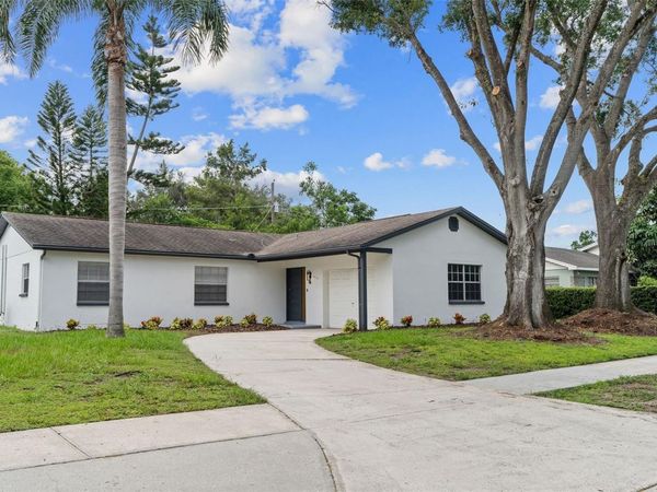 2512 LAKE ELLEN CIRCLE, TAMPA, FL 33618