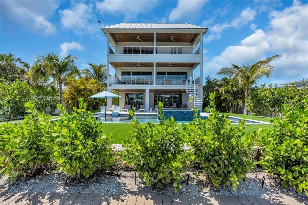 229 Willow Avenue, Anna Maria, FL 34216 Photo