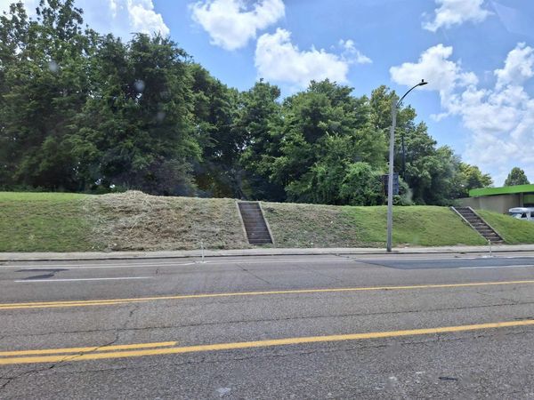 481 E E H CRUMP BLVD, Memphis, TN 38126