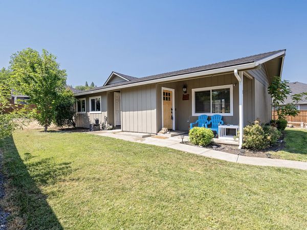 395 Grandview Lane, Grants Pass, OR 97527