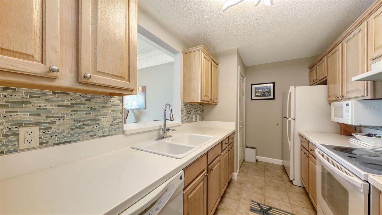750 N Tamiami Trail, Unit 1116, Sarasota, FL 34236 Photo