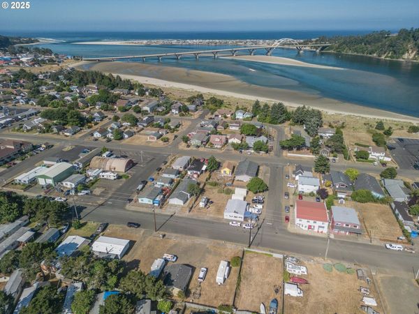 1045 1085 NE MILL ST, Waldport, OR 97394
