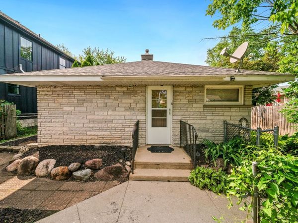 1515 N River Road, McHenry, IL 60051