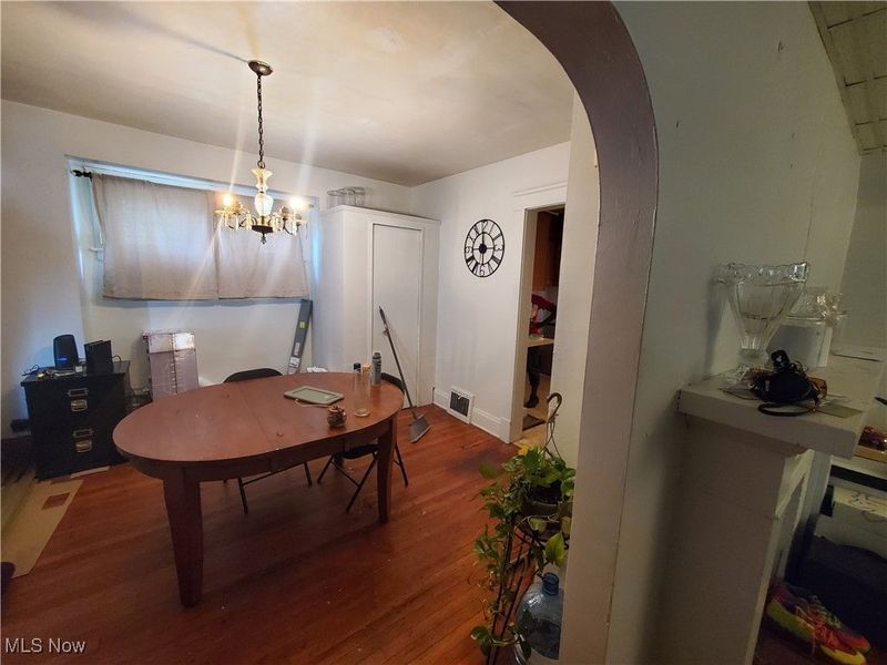 657 E 131st Street, Cleveland, OH 44108 Photo 5