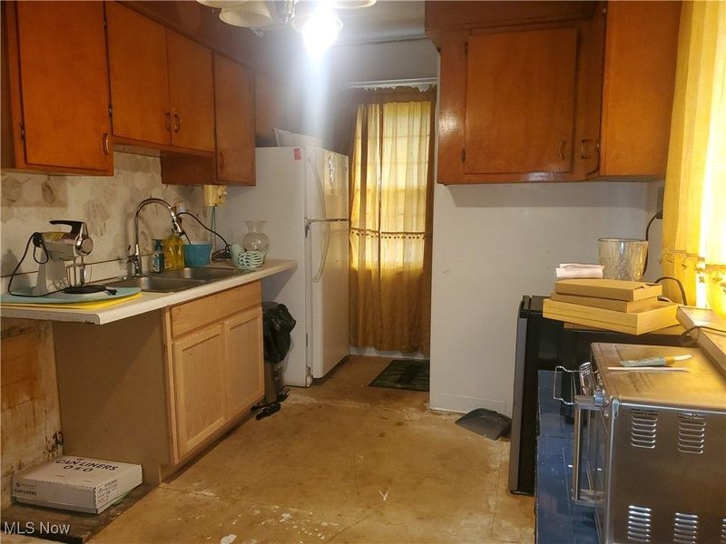 657 E 131st Street, Cleveland, OH 44108 Photo 7