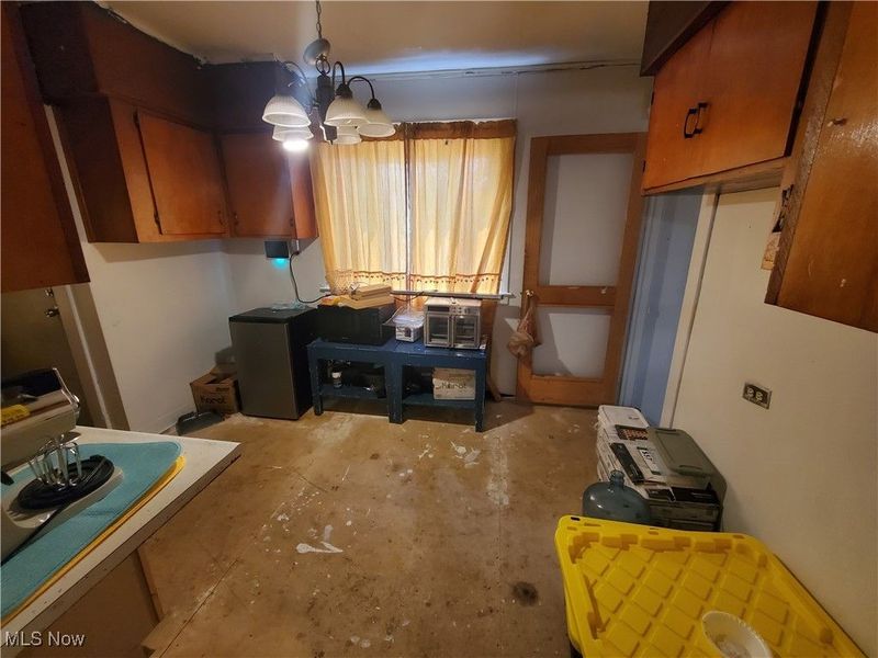 657 E 131st Street, Cleveland, OH 44108 Photo 8