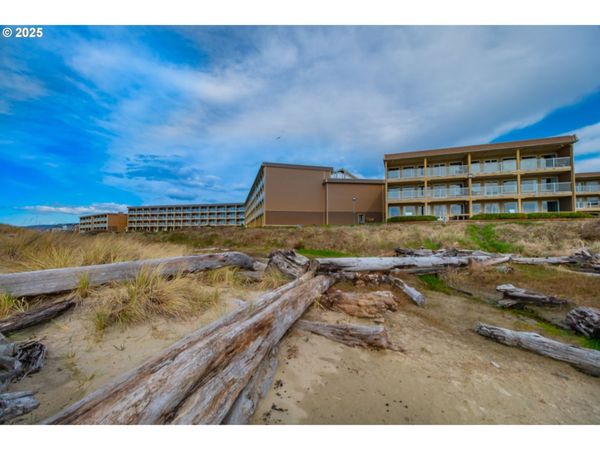 88416 1ST AVE, Unit 303, Florence, OR 97439