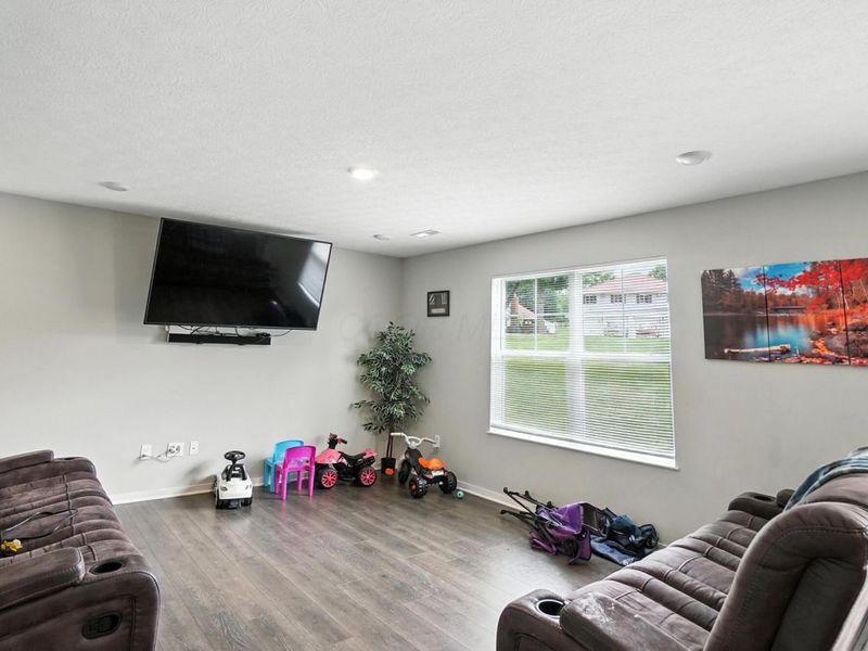 389 Kells Court E, Newark, OH 43055 Photo 6