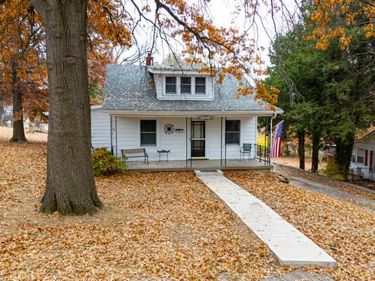 11813 & 11815 E Scarritt Avenue, Sugar Creek, MO 64054