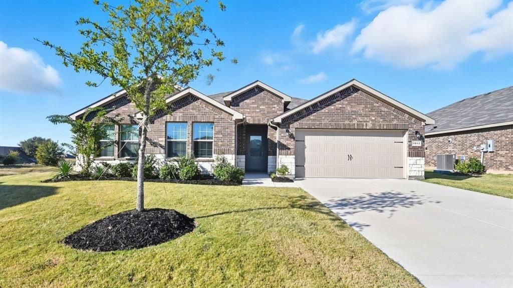 1913 Heritage Court, Cleburne, TX 76033 Main Photo