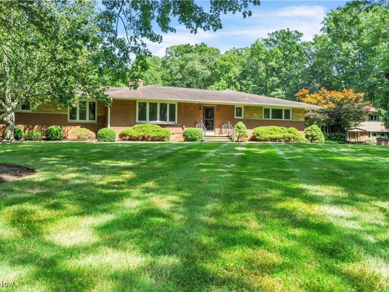 8001 Robin Lane, Brecksville, OH 44141 Photo 1