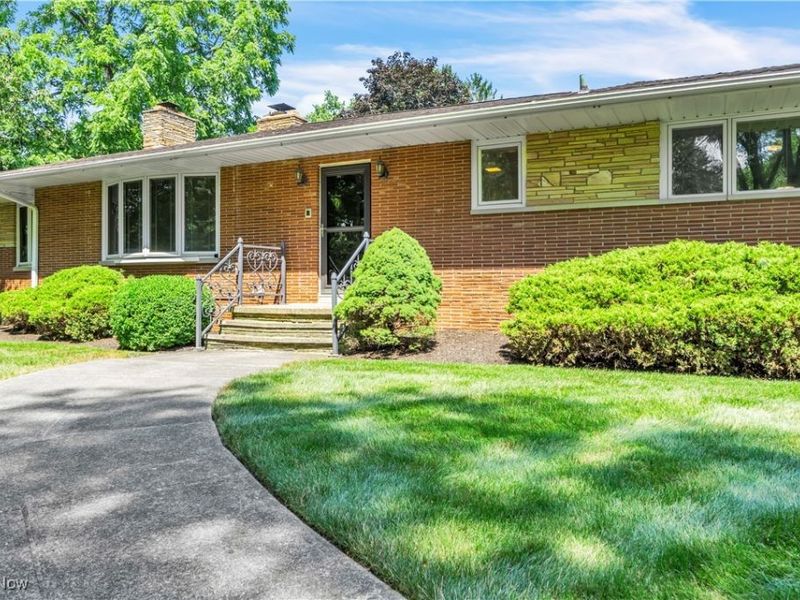 8001 Robin Lane, Brecksville, OH 44141 Photo 2