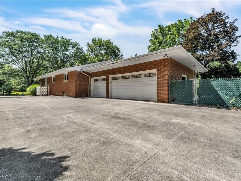 8001 Robin Lane, Brecksville, OH 44141 Photo 3