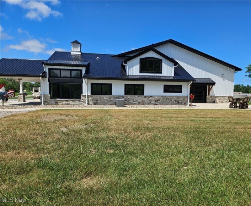 1180 N County Line Road, Geneva, OH 44041