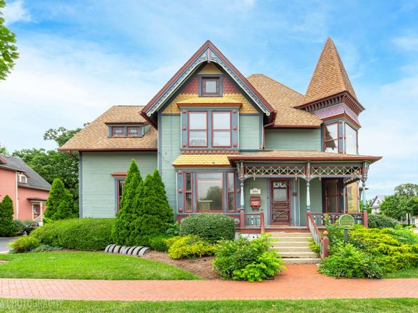 302 S Main Street, Algonquin, IL 60102