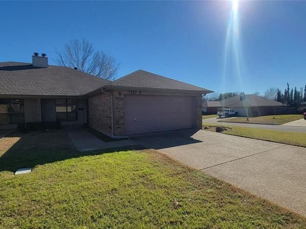 1507 Lindsey Lane W, Unit B, Cleburne, TX 76033