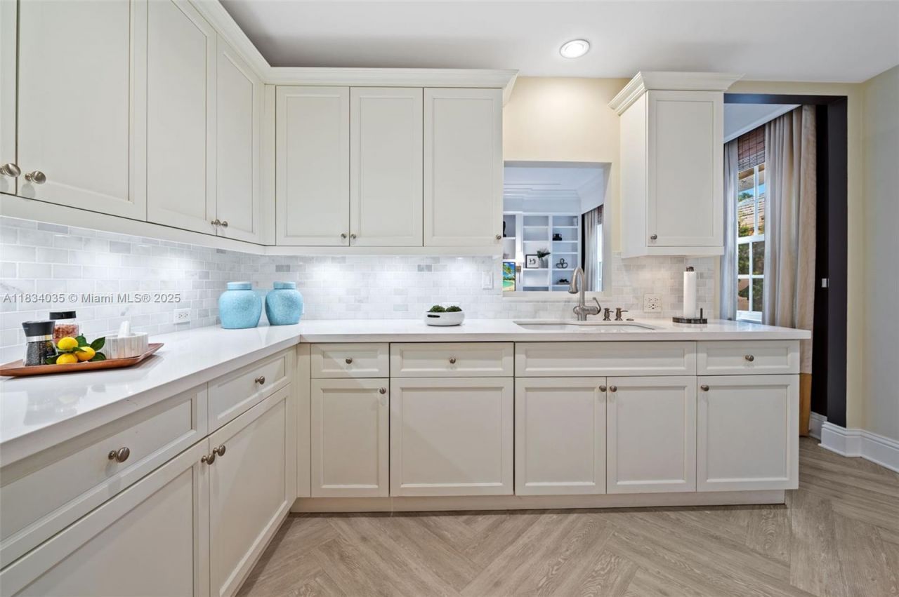 568 Loretto Ave, Unit 11, Coral Gables, FL 33146 Photo