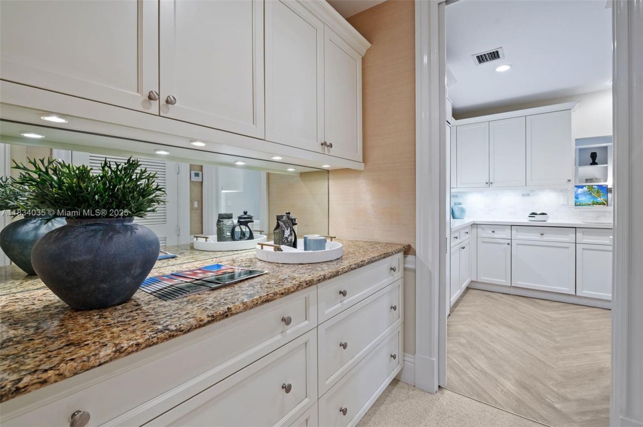 568 Loretto Ave, Unit 11, Coral Gables, FL 33146 Photo