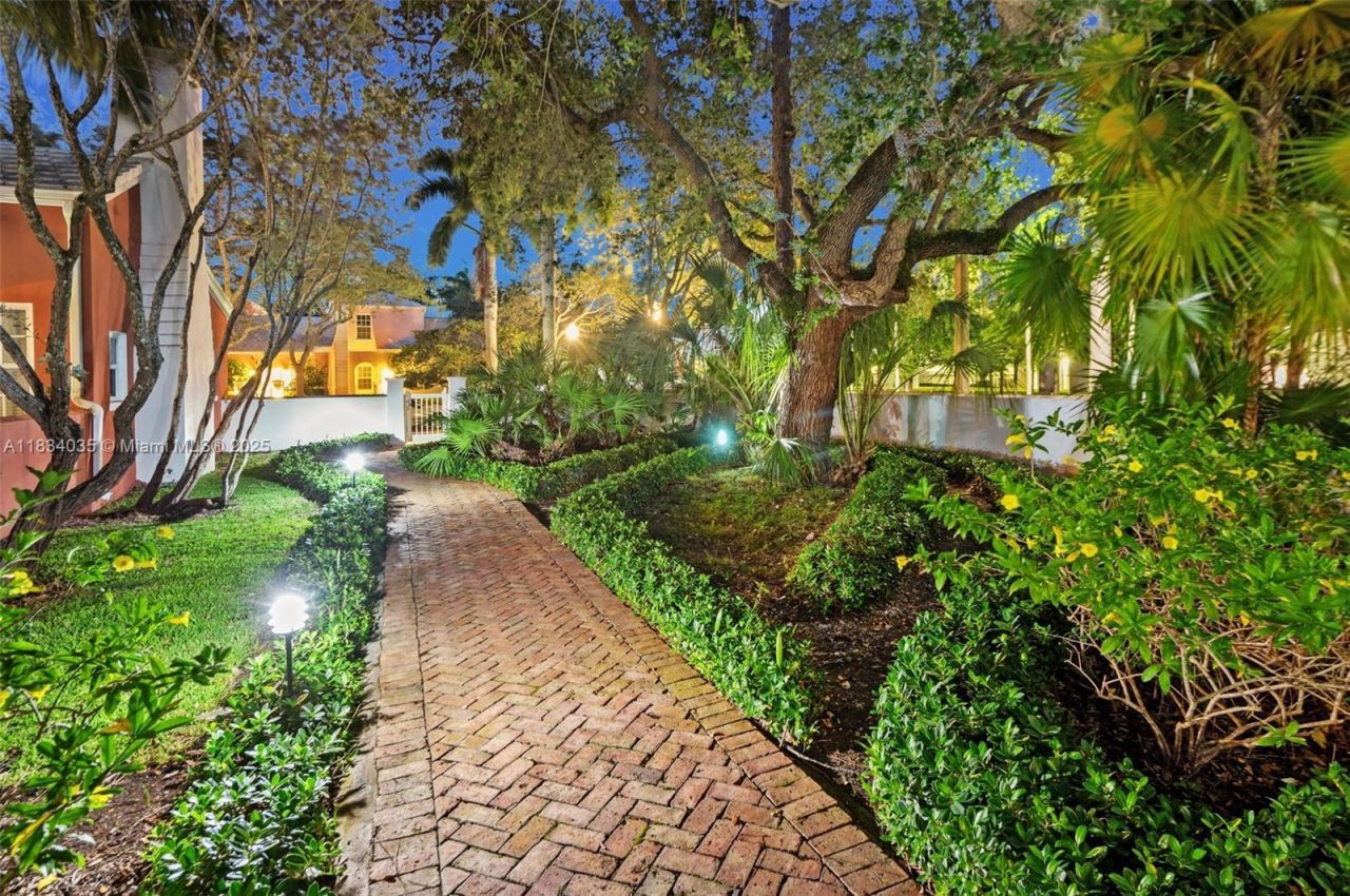 568 Loretto Ave, Unit 11, Coral Gables, FL 33146 Photo