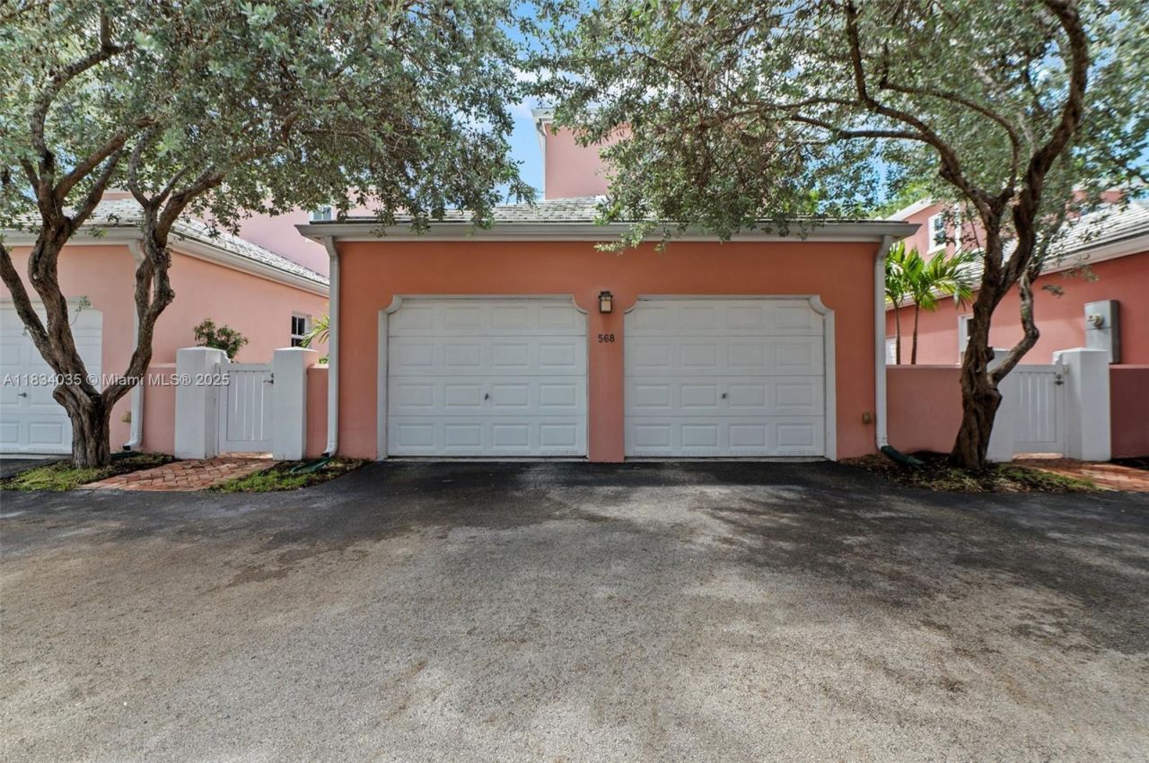 568 Loretto Ave, Unit 11, Coral Gables, FL 33146 Photo