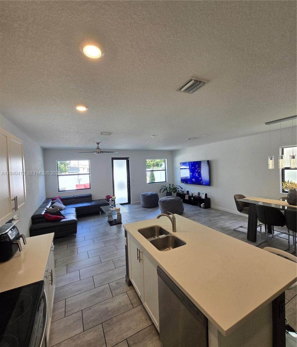 3419 W 109th Pl, Hialeah, FL 33018 Photo