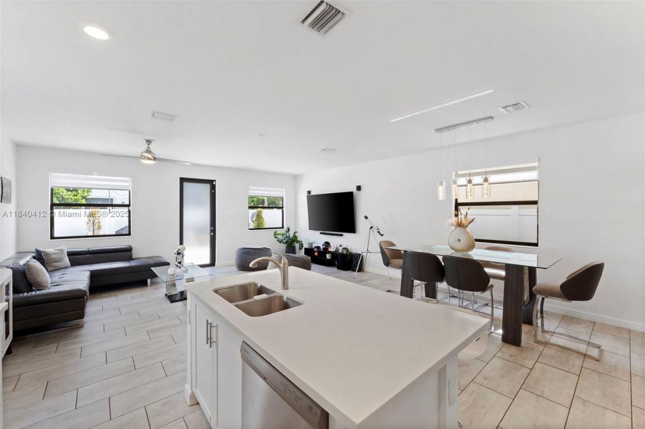 3419 W 109th Pl, Hialeah, FL 33018 Photo