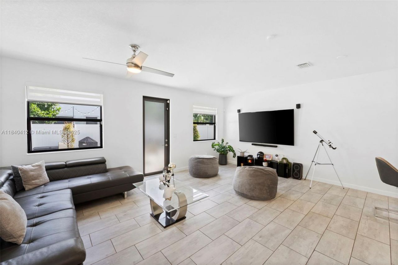 3419 W 109th Pl, Hialeah, FL 33018 Photo