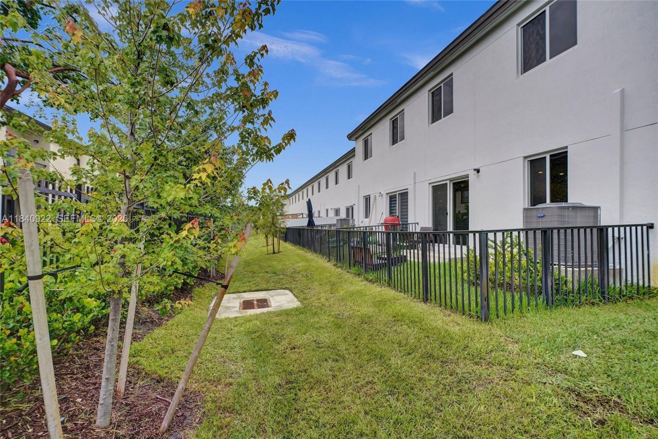 5000 SW 37th St, Pembroke Park, FL 33023 Photo