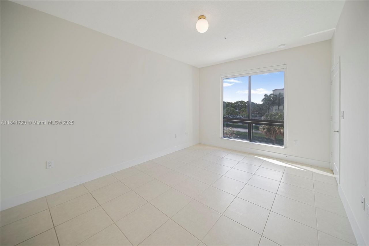 8265 NW 41st St, Unit C-202, Doral, FL 33166 Photo