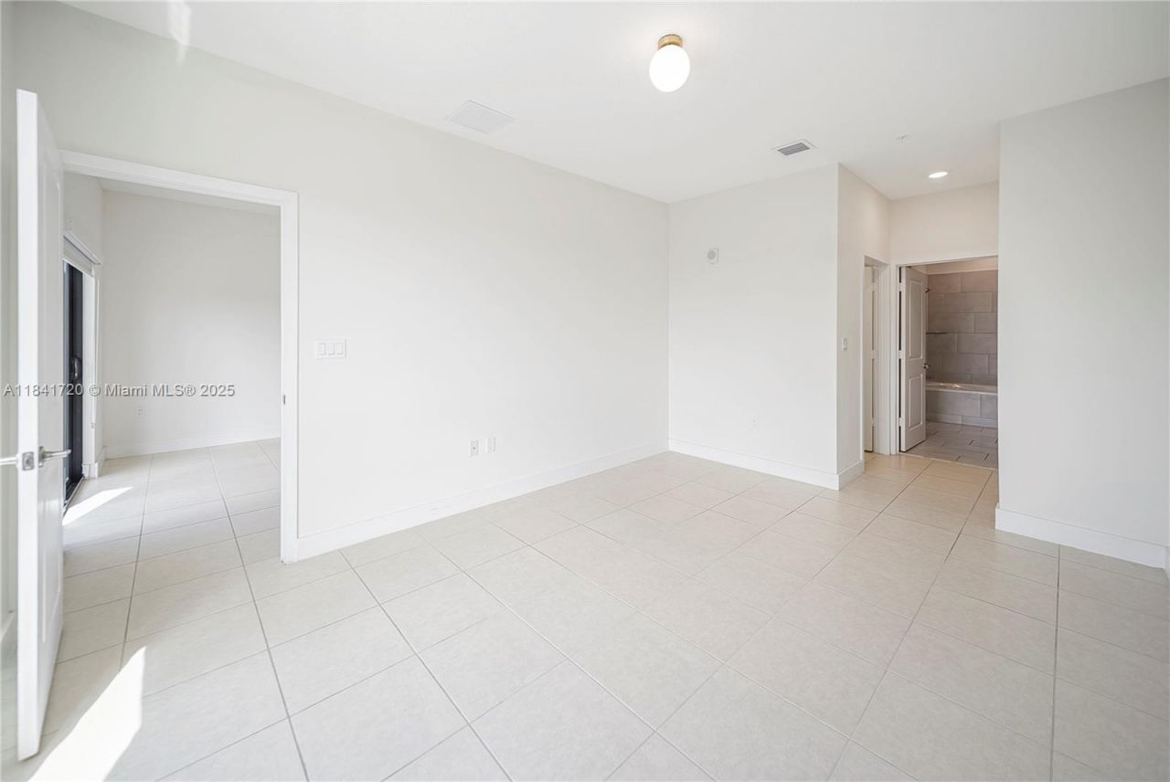 8265 NW 41st St, Unit C-202, Doral, FL 33166 Photo