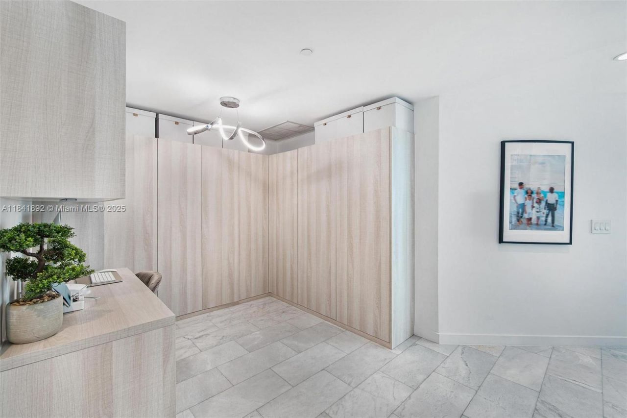 650 NE 32nd St, Unit 2101, Miami, FL 33137 Photo