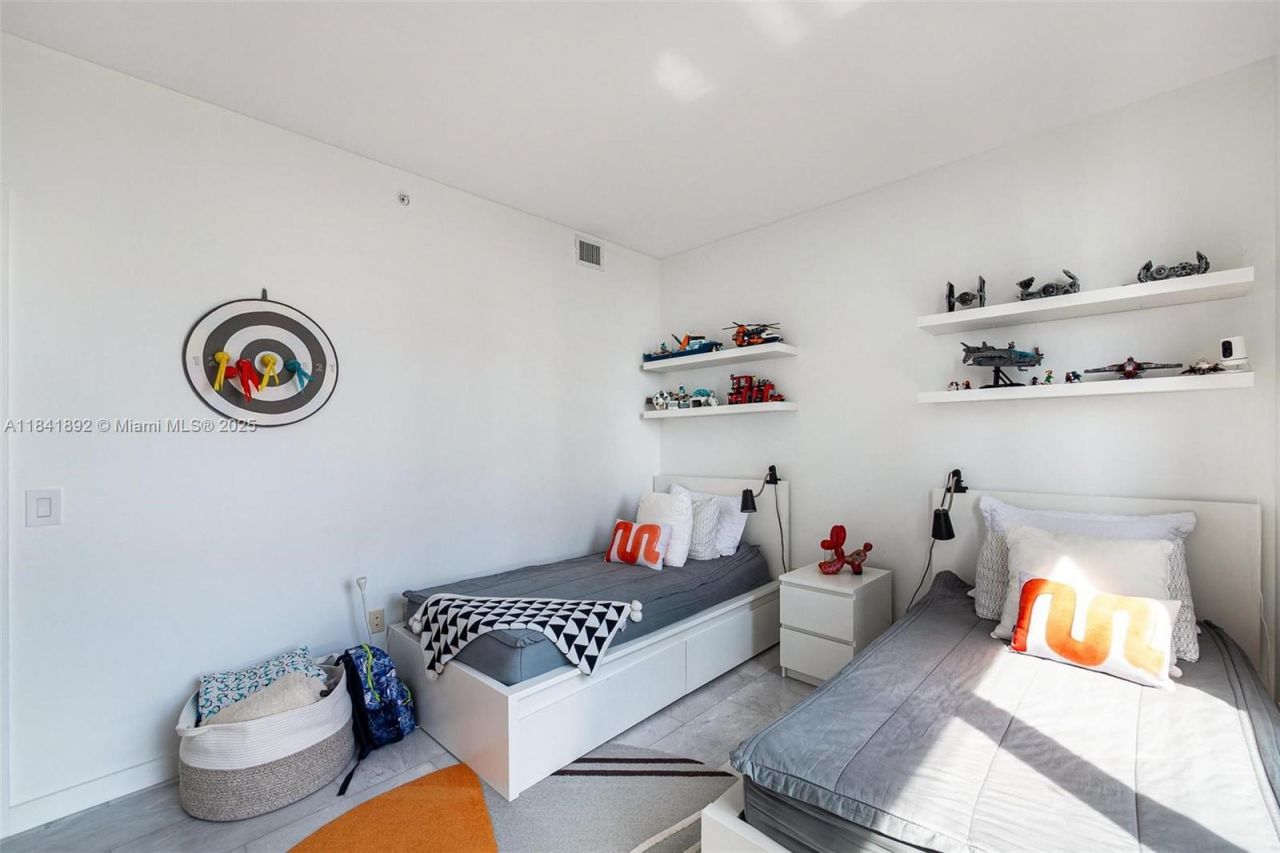 650 NE 32nd St, Unit 2101, Miami, FL 33137 Photo