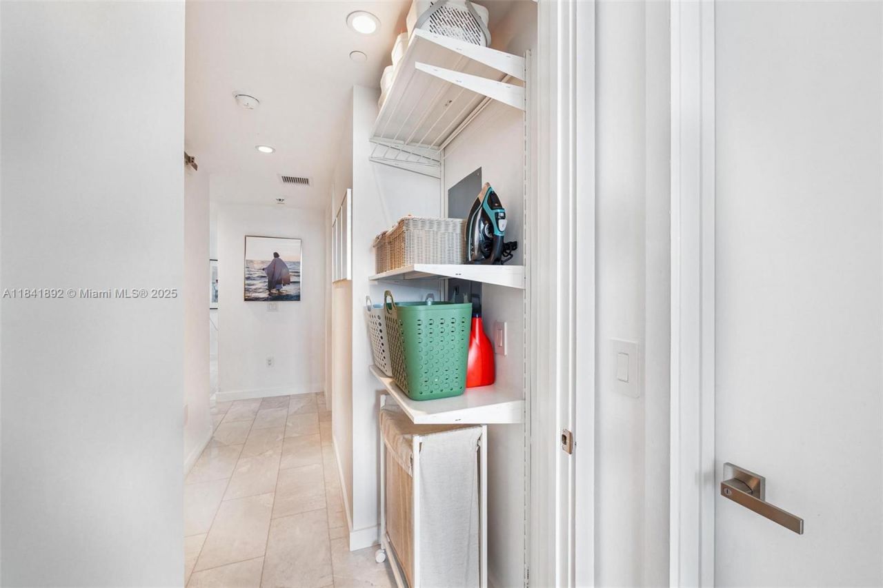 650 NE 32nd St, Unit 2101, Miami, FL 33137 Photo