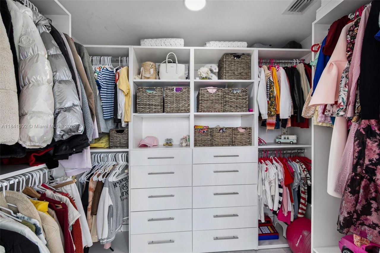 650 NE 32nd St, Unit 2101, Miami, FL 33137 Photo