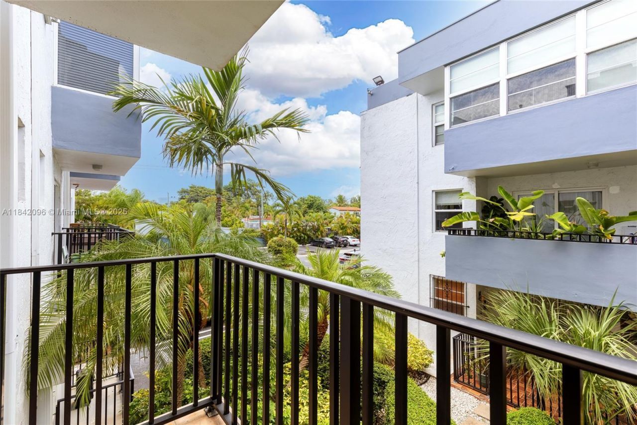 2465 SW 18th Avenue, Unit 3208, Miami, FL 33145 Photo
