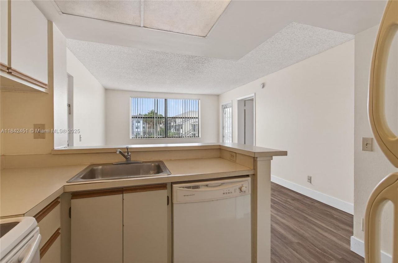 Please Call For Address, Unit 22, West Palm Beach, FL 33401 Photo