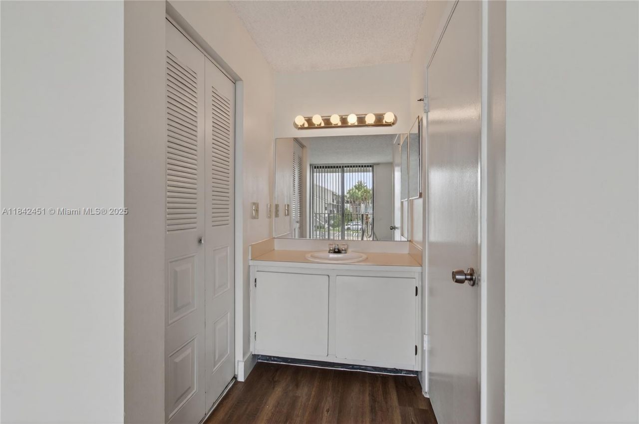 Please Call For Address, Unit 22, West Palm Beach, FL 33401 Photo