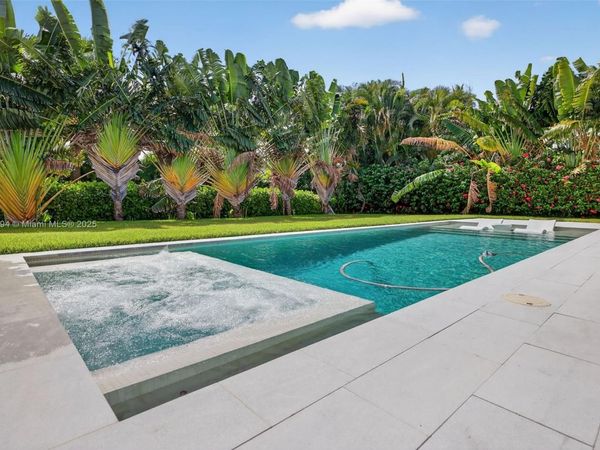 1001 Diplomat Pkwy, Hallandale Beach, FL 33009