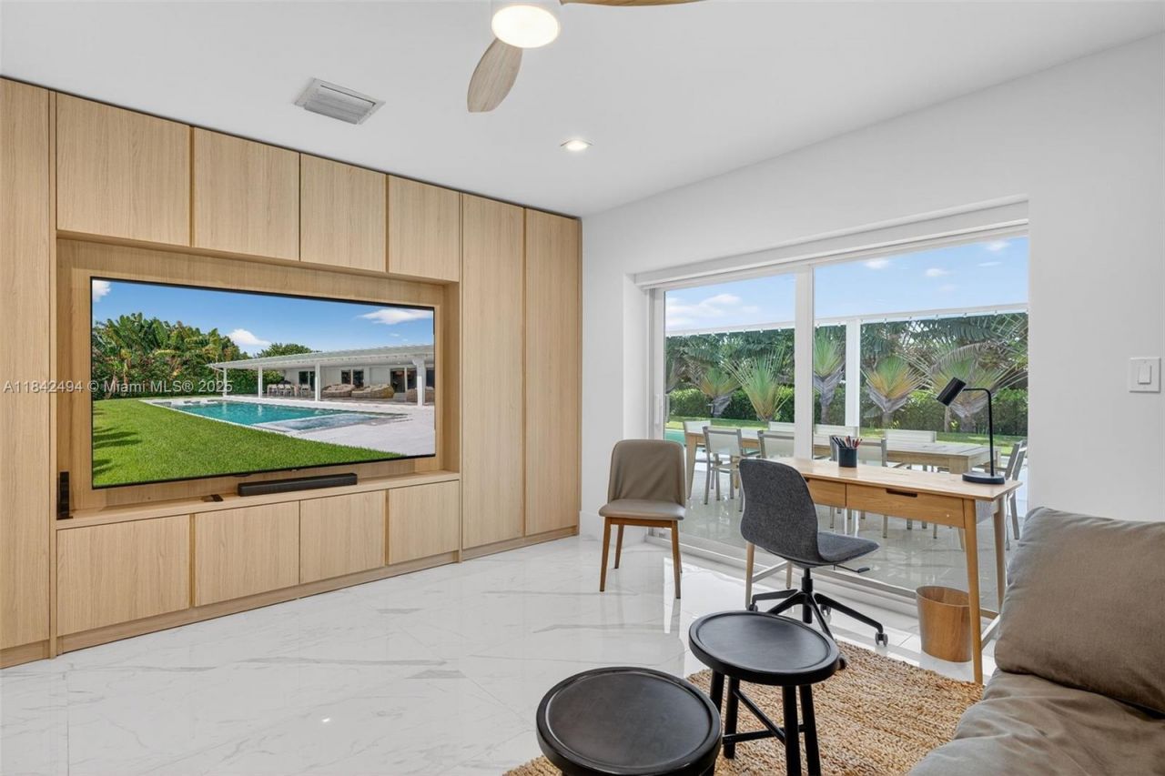 1001 Diplomat Pkwy, Hallandale Beach, FL 33009 Photo