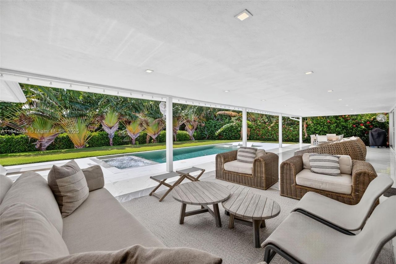 1001 Diplomat Pkwy, Hallandale Beach, FL 33009 Photo