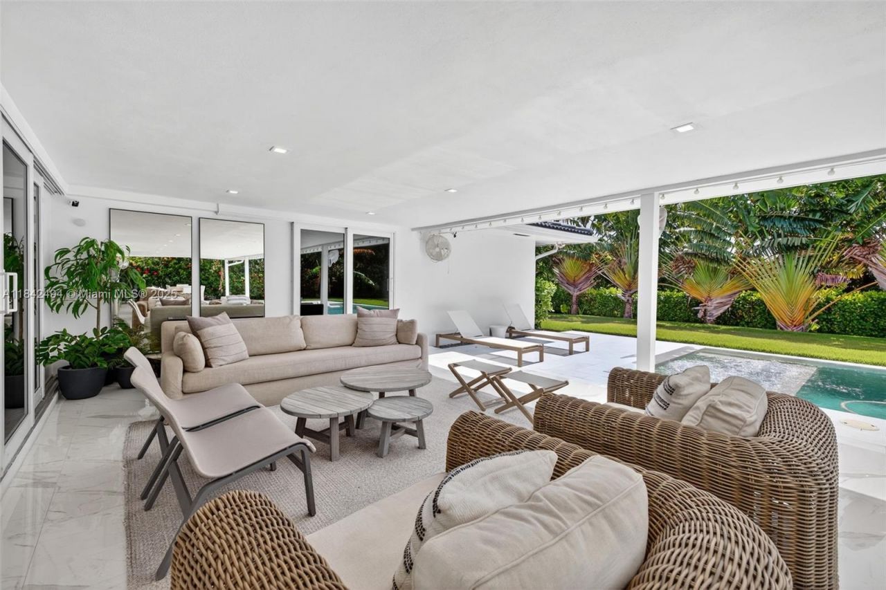 1001 Diplomat Pkwy, Hallandale Beach, FL 33009 Photo