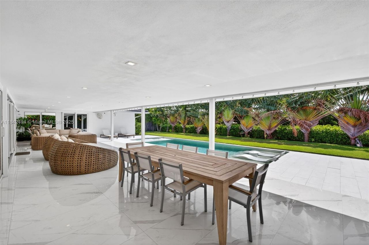 1001 Diplomat Pkwy, Hallandale Beach, FL 33009 Photo