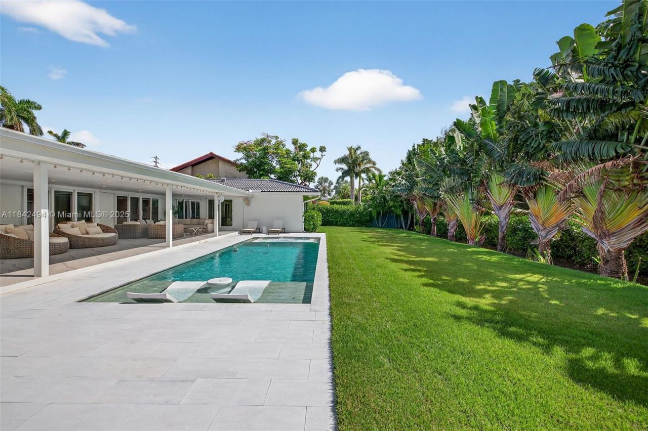 1001 Diplomat Pkwy, Hallandale Beach, FL 33009 Photo