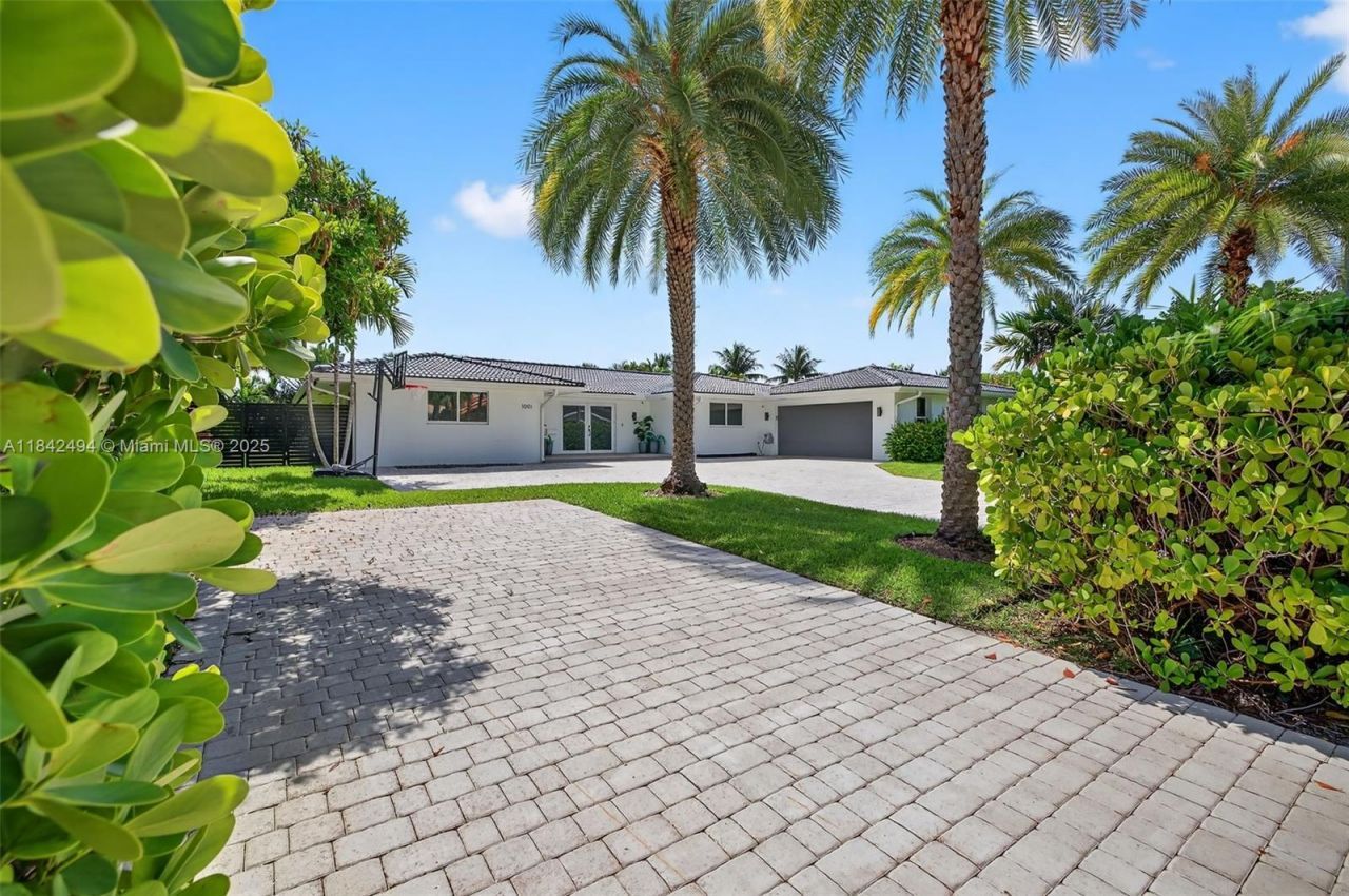 1001 Diplomat Pkwy, Hallandale Beach, FL 33009 Photo