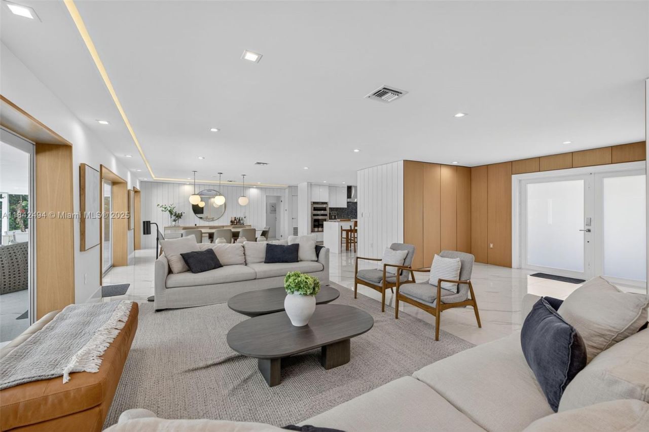 1001 Diplomat Pkwy, Hallandale Beach, FL 33009 Photo