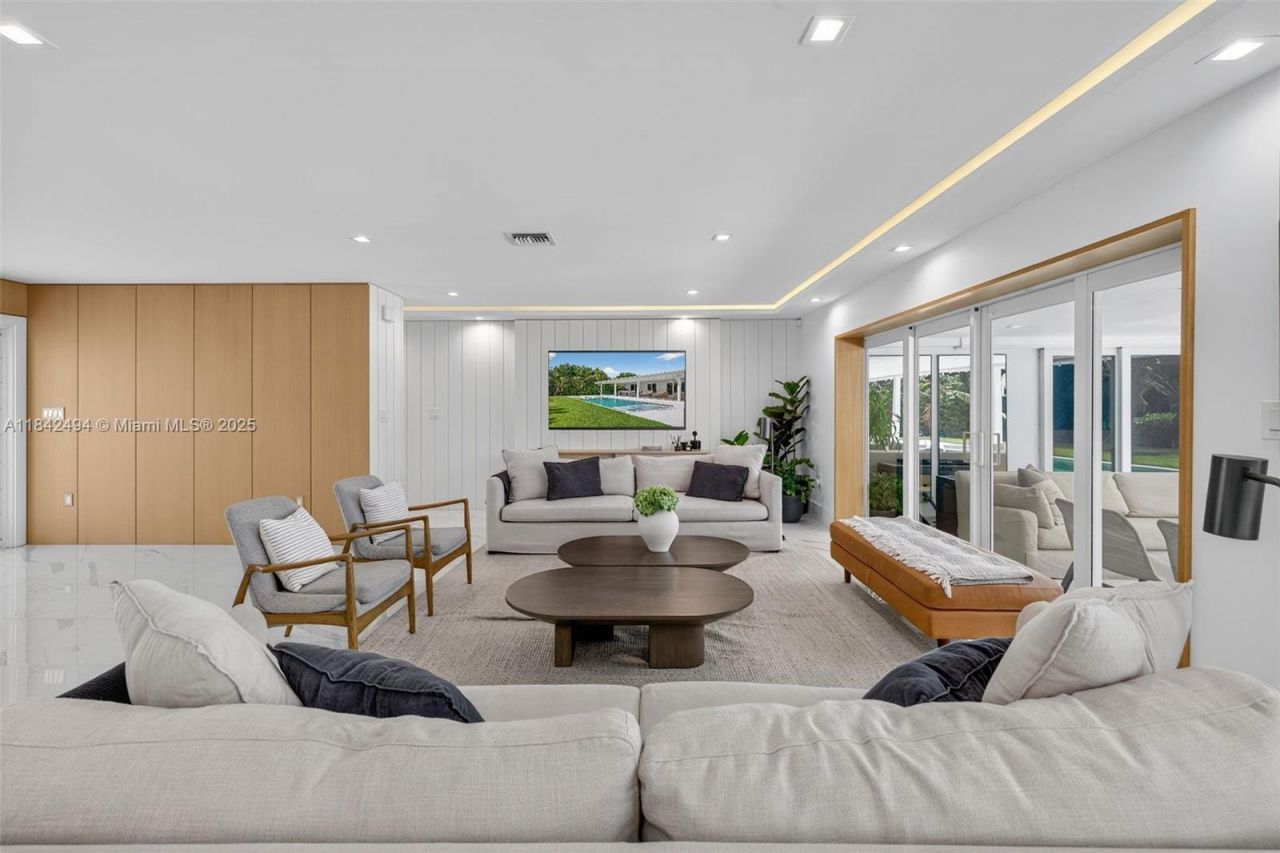 1001 Diplomat Pkwy, Hallandale Beach, FL 33009 Photo